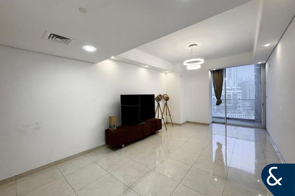 Full Canal view/ Vacant/ Modern Living